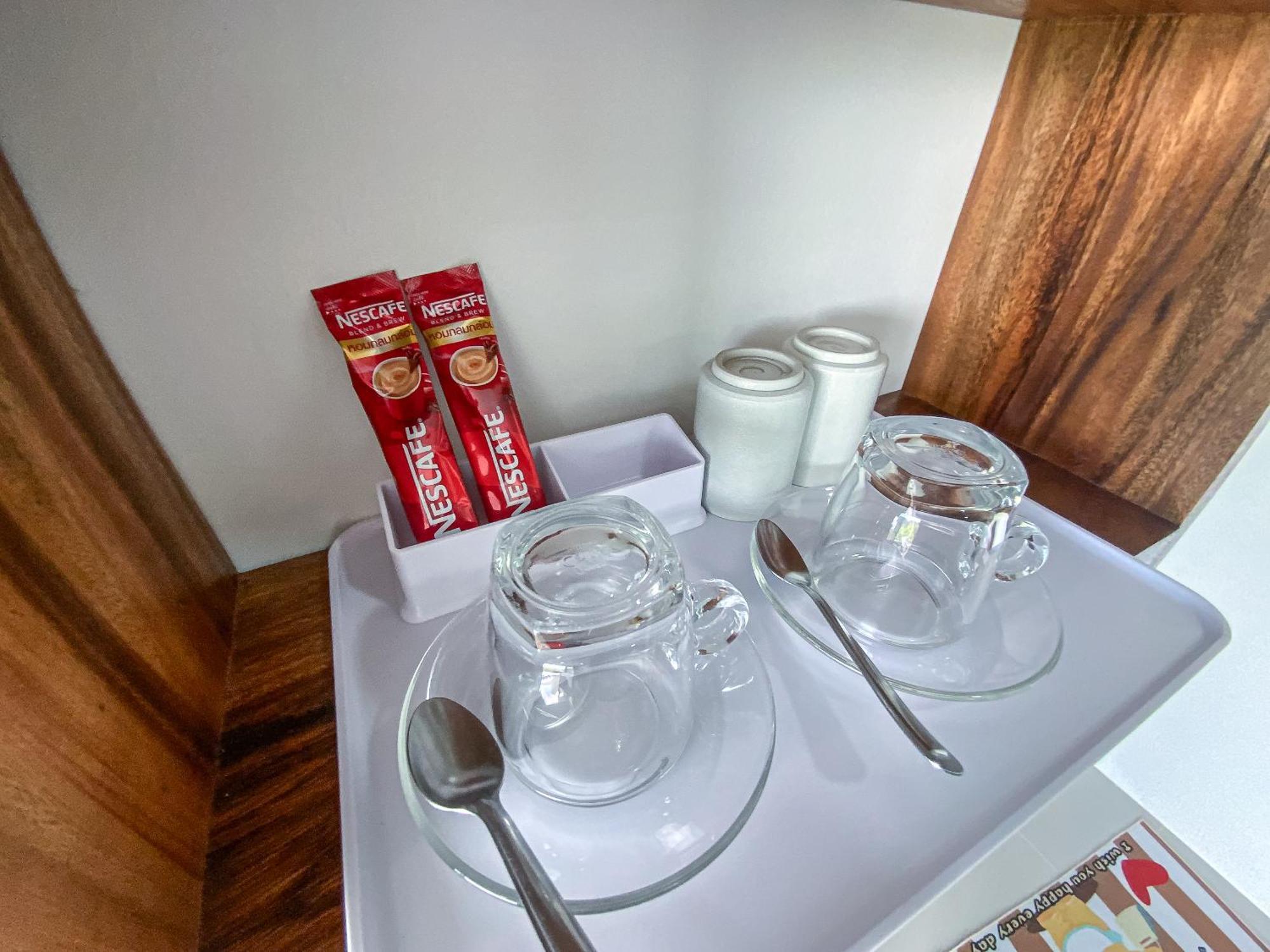 Samet Nangshe Goodview Hotel Takua Thung Bagian luar foto